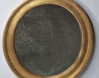 Antyczne okrągłe lustro z pozłacanego drewna, oryginalne patynowane szkło, XIX w. (styl Ludwika Filipa), 34 x 37 cm