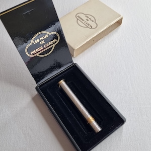 why do the english call cigarettes fags This artist creates drawings on rolling papers., In the UK, the word ‘fag’ is a colloquial term for a cigarette, but it is also used as a homophobic slur. This play on words inspired British artist