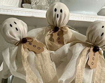 Ghost Pokes ~ Primitive Farmhouse Halloween Decor ~ Primitive Ghost Decor