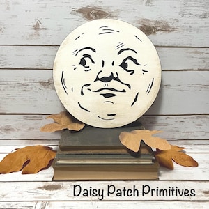 Primitive Rustic Moon Face Sign ~ 10&quot; Round Hand Painted Folk Art Wall Decor - Grungy Halloween Distressed Moon Art