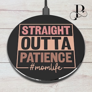 Cargador inalámbrico Mom Life, Straight Outta Patience, regalo divertido para mamá, almohadilla de carga rápida Qi, accesorio portátil para teléfono, regalo para el día de la madre
