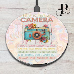 Cargador inalámbrico para cámara retro, regalo con cita motivacional, bonito estampado floral, fondo personalizado, almohadilla de carga rápida Qi, accesorio portátil para teléfono