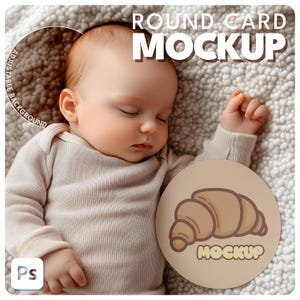Mockup di biglietto rotondo per traguardo del bambino PSD - Sfondo personalizzabile per coperta, file desktop Photoshop + tutorial PDF, download immediato