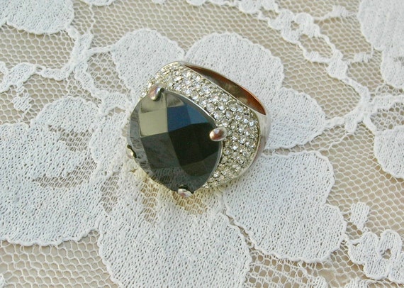 Stunning Large Vintage Cocktail Ring, Black Facet… - image 4