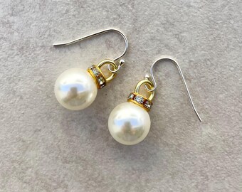 ¡Novedad! Pendientes de perlas y diamantes de imitación, perlas de cristal, caída de 1,9 cm (3/4"), ganchos de plata de ley, pendientes artesanales de SandraDesigns.