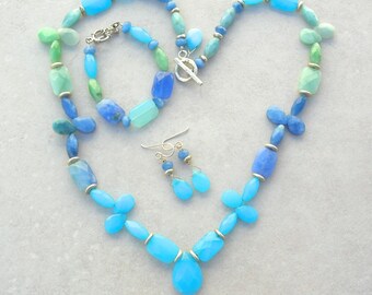 Juego de 3 collares briolette de colores, con cuentas briolette azules, verdes y turquesas, collar de 56 cm, pulsera de 18 cm y aretes, de SandraDesigns