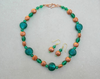 Cobre y verde esmeralda, cuentas florentinas de cobre (cepilladas), cuentas de vidrio verde, colección Copper, collar de 45 cm, conjunto de SandraDesigns