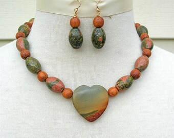 Collar con forma de corazón con paisaje del suroeste, jaspe Picasso, unikite y cuentas de madera, aspecto orgánico, juego de 15" de SandraDesigns