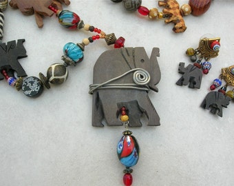 Collar de safari africano de 89 cm, colgante de elefante, pendientes de elefante, animales de madera y cuentas de hueso, vidrio, madera y cerámica, juego de SandraDesigns