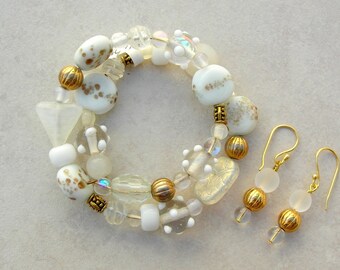 Wonderful White & Gold Bracelet, Free-Size Memory Wire, Mix of Lampwork Glass, Glass, Crystal and Gold Beads, Set by SandraDesigns