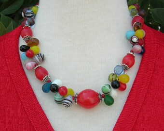 Cuentas de boda Chic Bella, cuentas de vidrio antiguas y nuevas en forma de lágrima, cuentas africanas de vidrio rojo con forma de huevo, collar y aretes de 48 cm de SandraDesigns