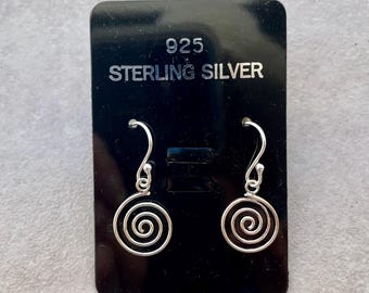 Sterling Silver Infinite Circle Earrings, Delicate Silver Earrings, Sterling Silver Ear Wires, 1/2" Unused Great Vintage Condition
