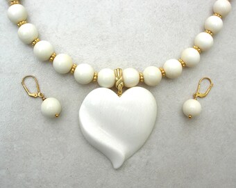 Conjunto de collar de corazón con colgante desmontable y cuentas talladas, un regalo de amor. Collar versátil de 45 cm de SandraDesigns.