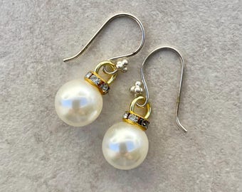 ¡Novedad! Pendientes de perlas y diamantes de imitación, perlas de cristal, caída de 1,9 cm (3/4"), elegantes ganchos de plata de ley, pendientes artesanales de SandraDesigns.