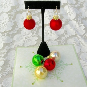 1 Pair Christmas Bulb Earrings, 3 Available Colors - Red/Green/Silver, Christmas Gift, Holiday Earrings by SandraDesigns