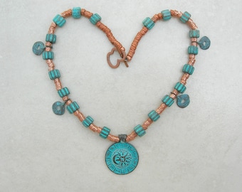 Collar del zodiaco griego, colgante de cobre patinado y 4 dijes redondos, cuentas de cerámica y metal bañado en cobre, collar de 40,6 cm de SandraDesigns