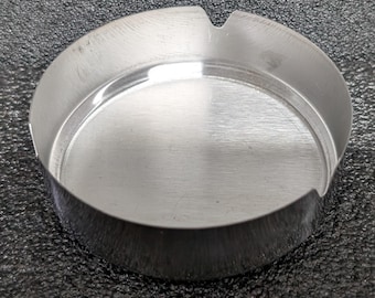 Edelstahl-Aschenbecher mit individueller Gravur