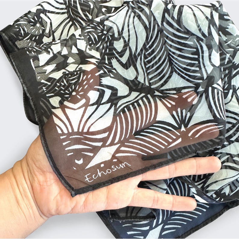 Foulard artistique découpé dans du papier | Echarpes en mousseline de soie et coton tencel, objet d'art à porter inspiré de la nature, accessoire de mode artistique image 18