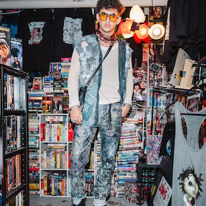 Men’s Upcycled Levi’s Jeans 30x34 with Graffiti Patchwork Vest Shirt – One-of-a-Kind Streetwear