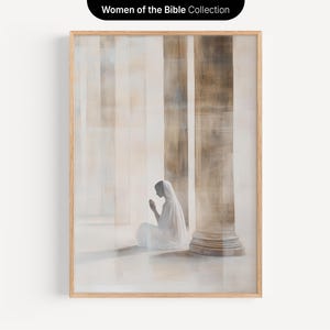 Può includere: Un dipinto di una donna in una veste bianca inginocchiata in preghiera in una stanza con colonne. Il dipinto è in una cornice marrone chiaro. Il titolo "Women of the Bible Collection" è in cima alla cornice.