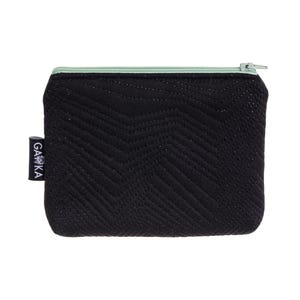 Quadratische schwarze perforierte Kosmetiktasche für Kleinigkeiten handgefertigt GAWKA