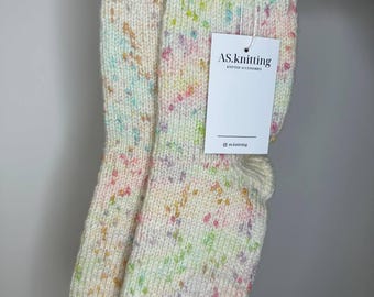 Handgefertigte Bunte Stricksocken, Weiße Wollsocken mit Multicolor Garn