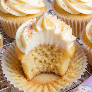 Vanilla Cupcake | Classic Cupcake Recipe | Homemade Vanilla Cupcakes | Bakery-Style Treat | Easy Holiday Baking