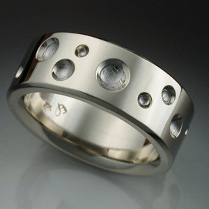 14k white gold mans ring with Gibeon meteorite craters image 2