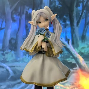 Frieren with Blue Flowers – Frieren Beyond Journey's End Anime Figure, Elf Mage PVC Statue, Elegant Collectible for Fans and Display