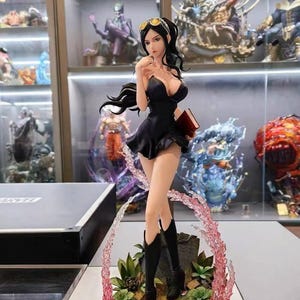 Nico Robin One Piece Figur, Hochwertige Harzstatue, Elegantes Schwarzes Outfit, Sammler-Anime-Figur, Handbemalt, Ausstellungsstück