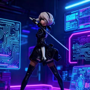 Puede incluir: Figura detallada de un personaje femenino con un atuendo negro, sosteniendo una espada. La figura tiene el pelo corto blanco y una venda negra. El fondo presenta pantallas de ordenador de color azul y morado neón, creando una estética futurista.