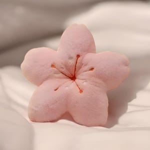 桜の花のクッション – ソファ、ベッド、椅子、装飾用の柔らかいプラッシュ枕 – かわいい桜の飾り