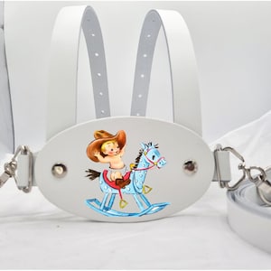Echtes weißes Leder Kleinkind Sicherheitsgurt Gehzügel mit Baby Cowboy Schaukelpferd Design BSEN 31210 2004 geprüft
