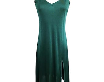 Camisón de seda Mulberry con abertura lateral: Vestido de dormir de satén verde bosque con tirantes finos