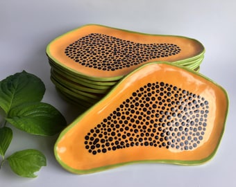 Plato de cerámica de papaya hecho a mano