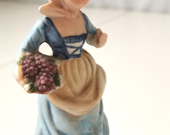 1954 Ardalt Japan Bisque Porzellan Mädchen mit Trauben Figur