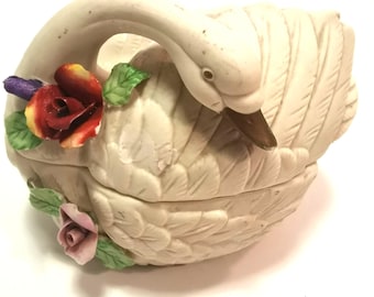 Swan Porcelain / Ceramic Trinket Box 1980s