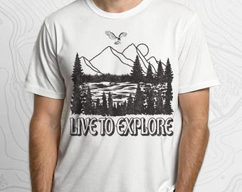 Amante do ar livre Camiseta gráfica Camping Caminhadas camisa para namorado Presente para namorada A aventura espera tee