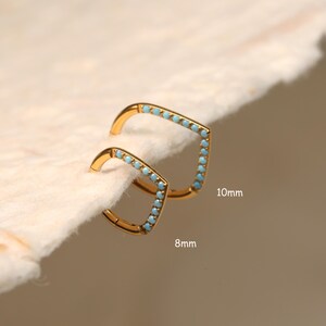 Piercing de nariz articulado triangular em turquesa azul • Joias para piercing na concha • Brincos para daith