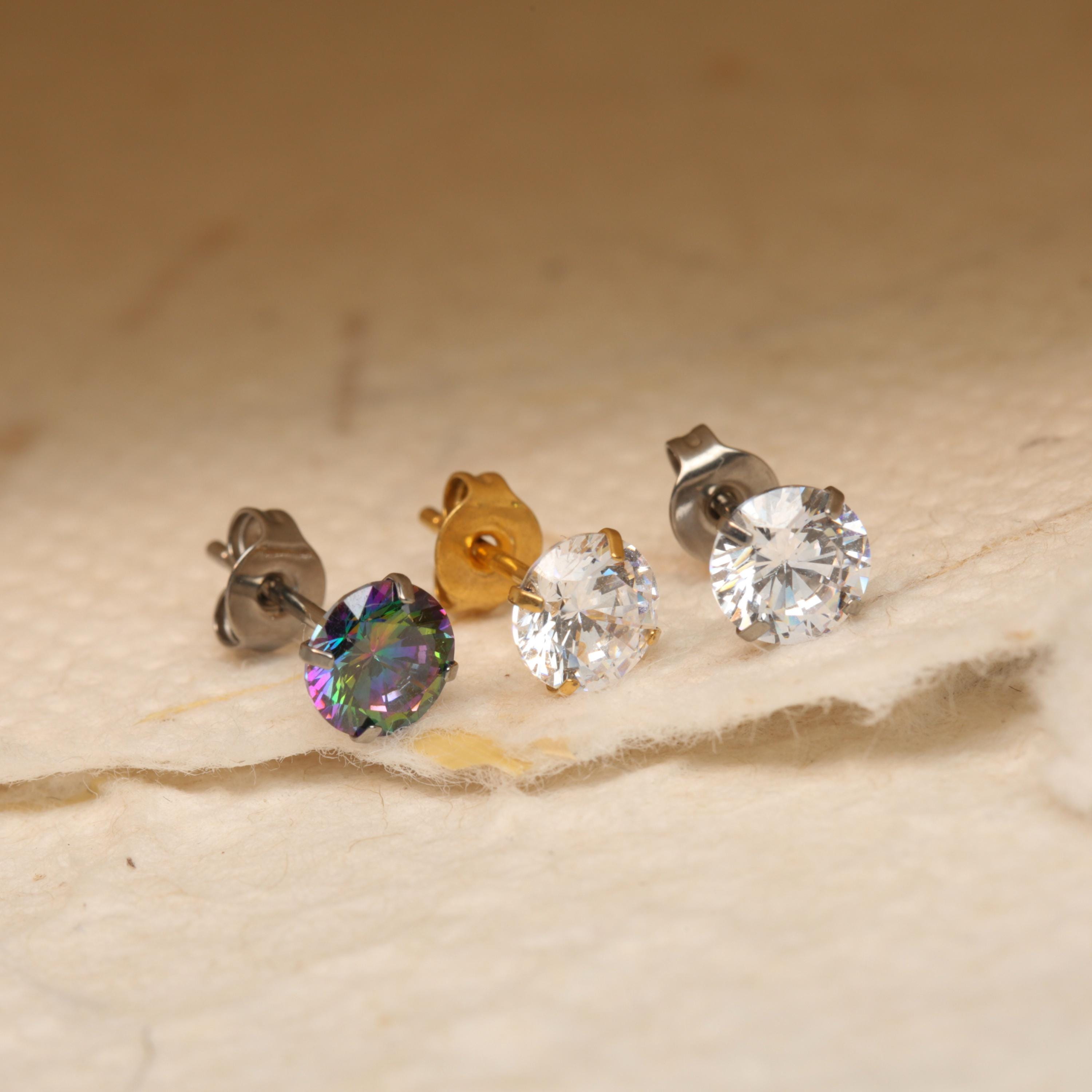 FACOKO Donna Orecchini a bottone con fondo piatto stella orecchini a bottone con zirconi cubici chiusura a vite in titanio zirconi trasparenti (CZ a stella trasparenti - 4 mm