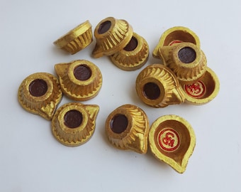 Handgemaakte terracotta mini-diyaset voor poejadecoratie, meditatie, Diwali-diya en spiritueel decor