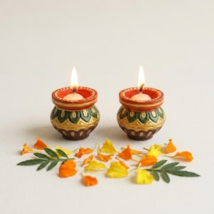 ディワリ ディヤ ポット、手作りテラコッタ ランプ ホルダー、粘土マトカ ディヤ セット、お祝いのインドの装飾