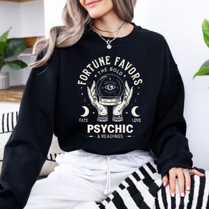 Fortune Favors the Bold Sweatshirt – Motivational Mystic Tarot Sweatshirt for Manifestation & Astrology Lovers, Birthday Gift for Her