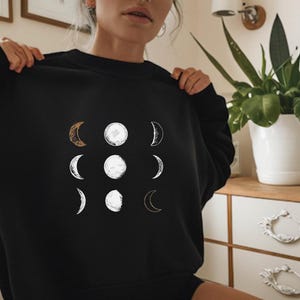 Minimalist Moon Sweatshirt – Aesthetic Lunar Phase Pullover for Astrology & Celestial Fashion Lovers, Moon Lover Gift, Witchy Vibes Apparel