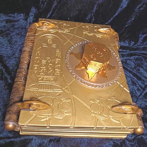 Réplica 1:1 del Libro de Amón-Ra – Objeto de colección hecho a mano en oro imagen 2