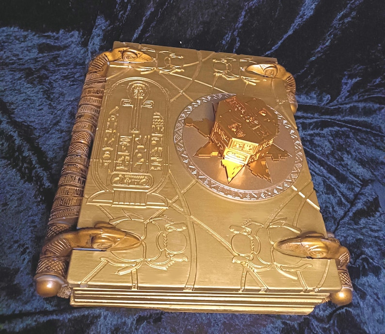 Réplica 1:1 del Libro de Amón-Ra – Objeto de colección hecho a mano en oro imagen 2