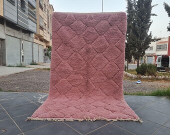 Alfombra marroquí de lana rosa hecha a mano: Alfombra bereber Atlas