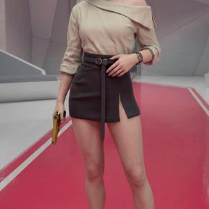 Peut inclure: Ensemble de trois bols gigognes en céramique dans les tons de bleu, vert et blanc. Les bols présentent un glaçage moucheté et un design simple et moderne. Le plus grand bol mesure environ 15 cm de diamètre.