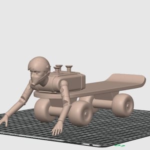 Puede incluir: Modelo 3D beige de una persona con casco y respirador, sujeta a una patineta con ruedas grandes. La persona está en posición de gateo, con los brazos extendidos hacia una superficie a cuadros.
