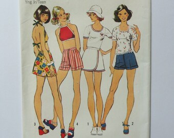 Uncut Simplicity 5687, Halter & T-shirt Top, Stretch Knits Only, Short Shorts, Skirt, Vintage 1970's Pattern Junior teen 13-14, bust 33 1/2